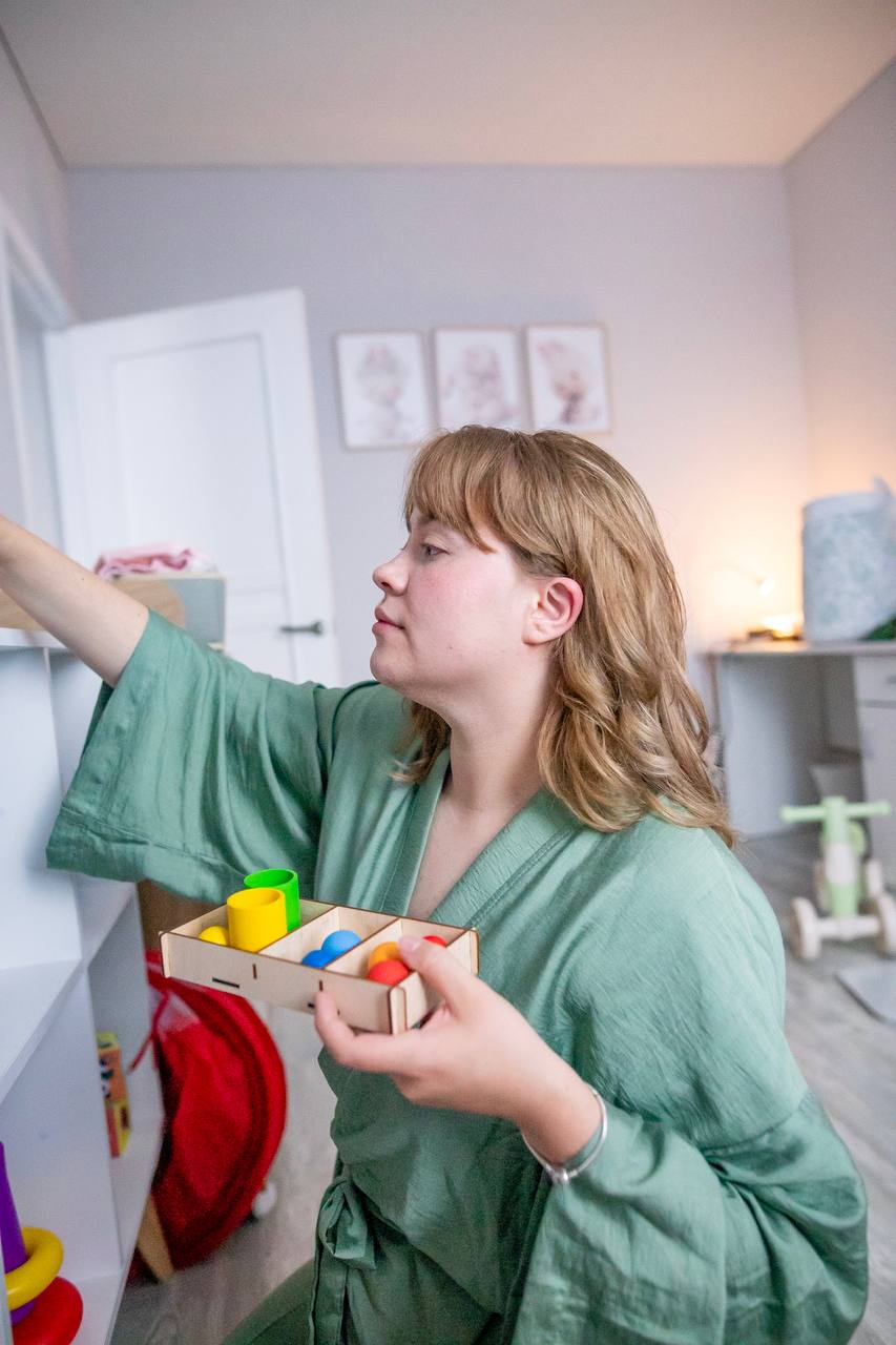 Мама и ребенок играют